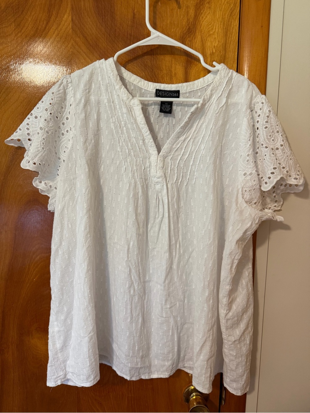 Design365 White Eyelet Flutter Sleeve Blouse